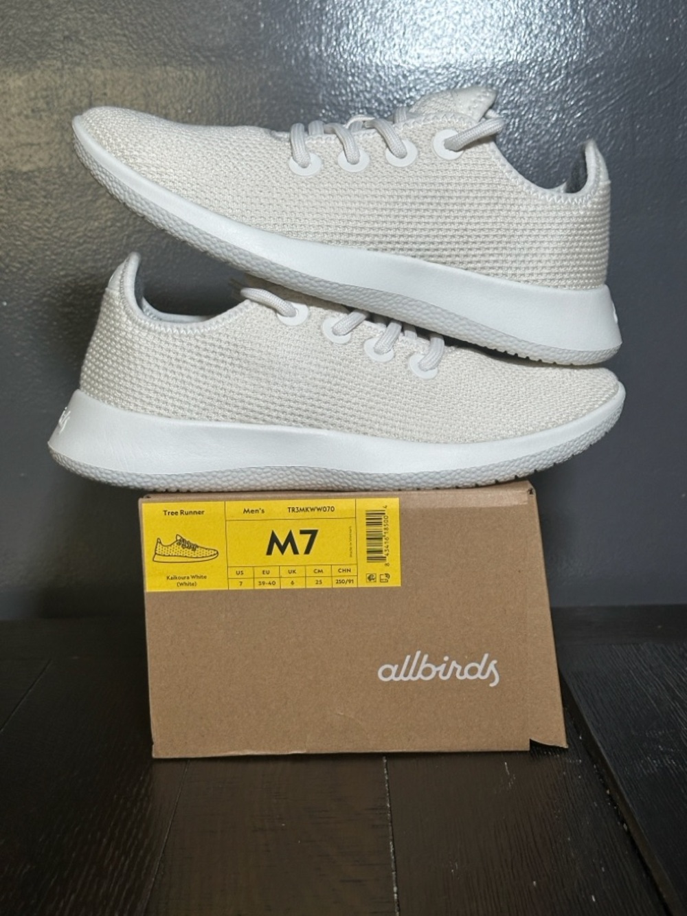 New Allbirds Men’s Kaikoura White Tree Runner Shoes Size 7. Fits Women’s 8-8.5